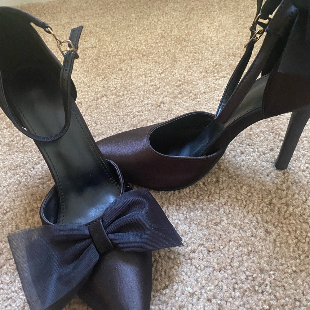 Elegant Black Bow Heels
